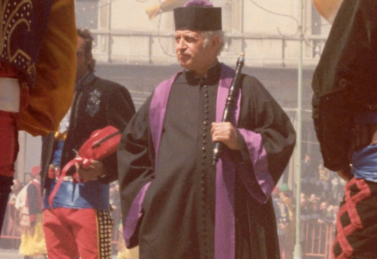 La Asociación de San Jorge convoca el XVIII Concurso de Diseño Festero para el traje del Mossén Torregrossa