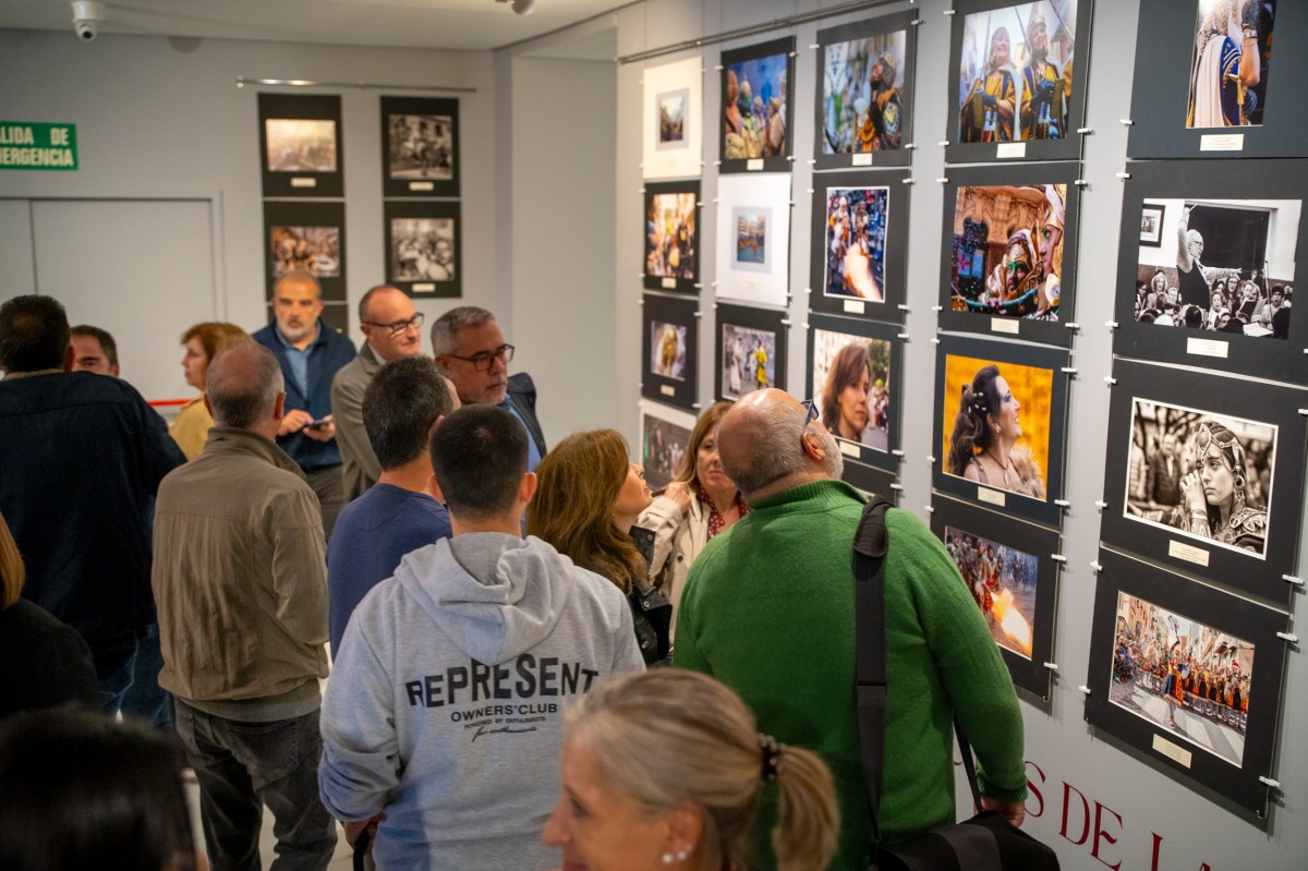 L'Associació de Sant Jordi inaugura l'exposició del LXXII Concurs de Fotografia “Antonio Aura Martínez” i ret homenatge a José Pascual