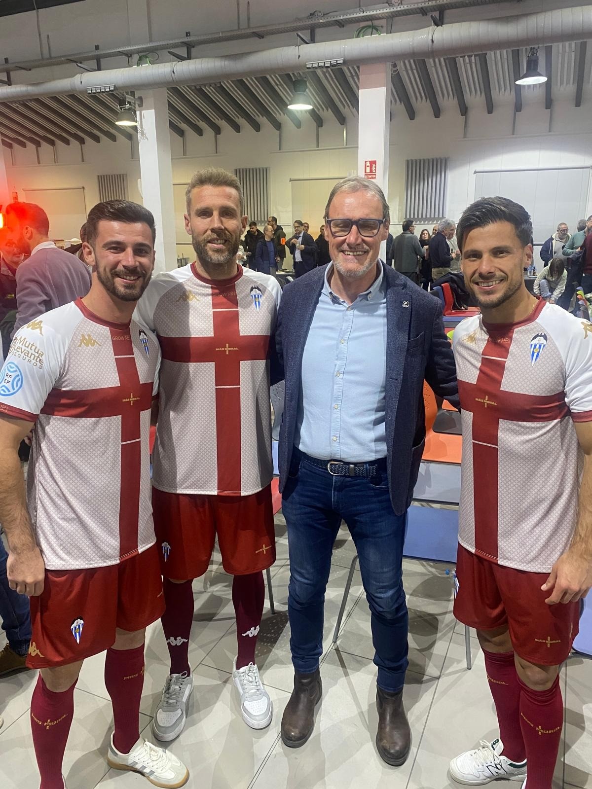 La tercera equipació del CD Alcoyano, la Creu de Sant Jordi