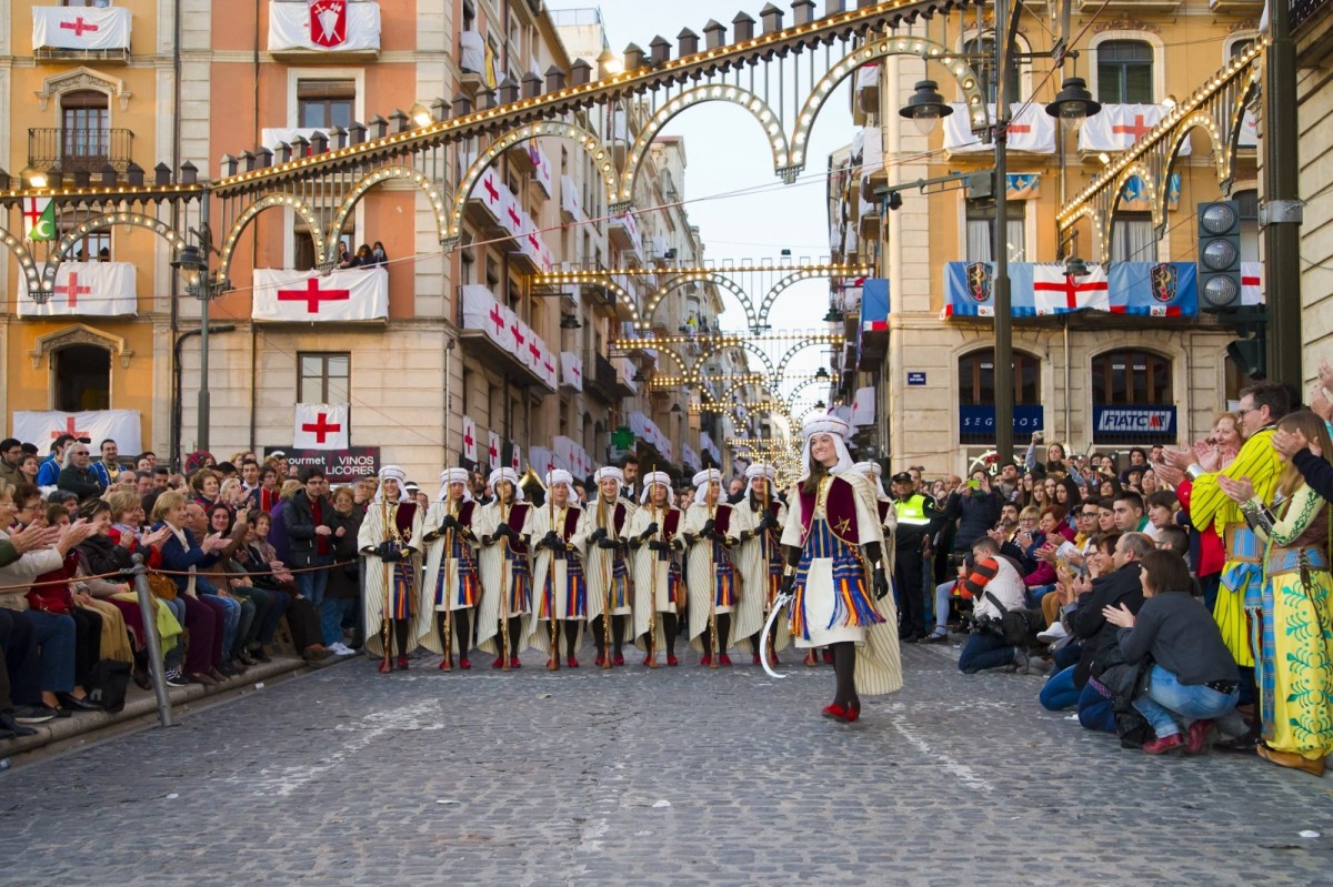 LA ASOCIACIÓN DE SAN JORGE PLANTEA A LAS FILAES UNA MODIFICACIÓN PARCIAL DE LA ORDENANZA FESTERA QUE AFECTA A LOS DISEÑOS DE LOS TRAJES Y A LOS REQUISITOS PARA REPRESENTAR UN CARGO