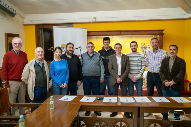 L’Associació de Sant Jordi signa els contractes amb les societats musicals d’Alcoi per a les pròximes festes de Moros i Cristians