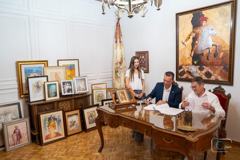 La Associació de Sant Jordi recibe la donación de una colección de diecinueve cuadros dedicados a San Jorge y la Fiesta de Moros y Cristianos