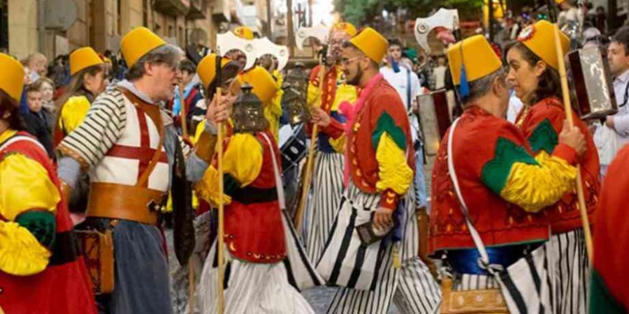 El Patronato Provincial de Turismo Costa Blanca concede una subvención a la Asociación de San Jorge para la promoción de las Fiestas de Moros y Cristianos