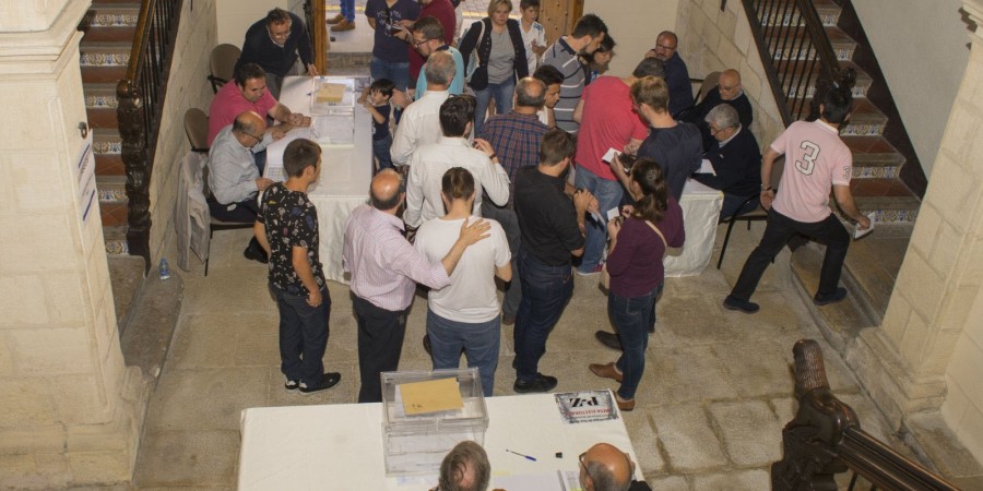 SE ESTABLECE UN CONVENIO CON CORREOS PARA GARANTIZAR EL VOTO POR CORREO EN LA ELECCIONES A MAYORALES DE LA ASJ