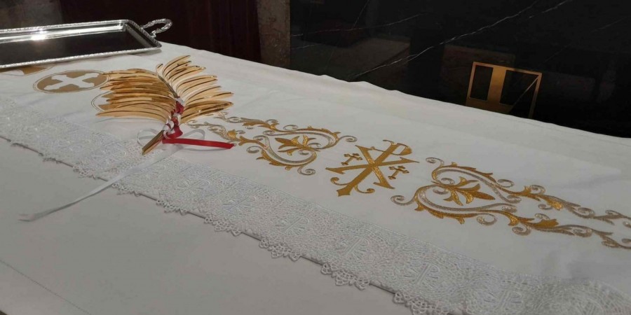 CON LAS DONACIONES DEL CAPITÁN DE LOS ABENCERRAJES Y DE METALL ART SE ENRIQUECE EL PATRIMONIO DE LA IGLESIA DE SAN JORGE.