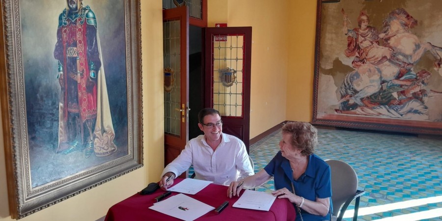 CESIÓN A LA ASOCIACIÓN DE SAN JORGE DE UN CUADRO DE D. ELADIO SILVESTRE, CAPITÁN DE LA FILÀ CIDES EN 1984.