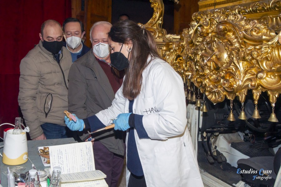 La Asociación de San Jorge restaura la peana procesional de la imagen de Sant Jordi de Alcoy