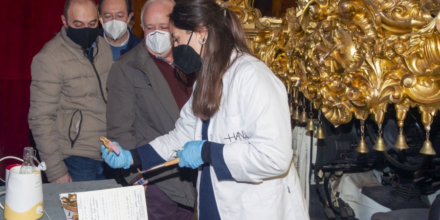 La Asociación de San Jorge restaura la peana procesional de la imagen de Sant Jordi de Alcoy